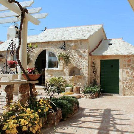 Apartments Nejasmic - Little House For Peaceful And Domestic Vacation Bol Exterior foto
