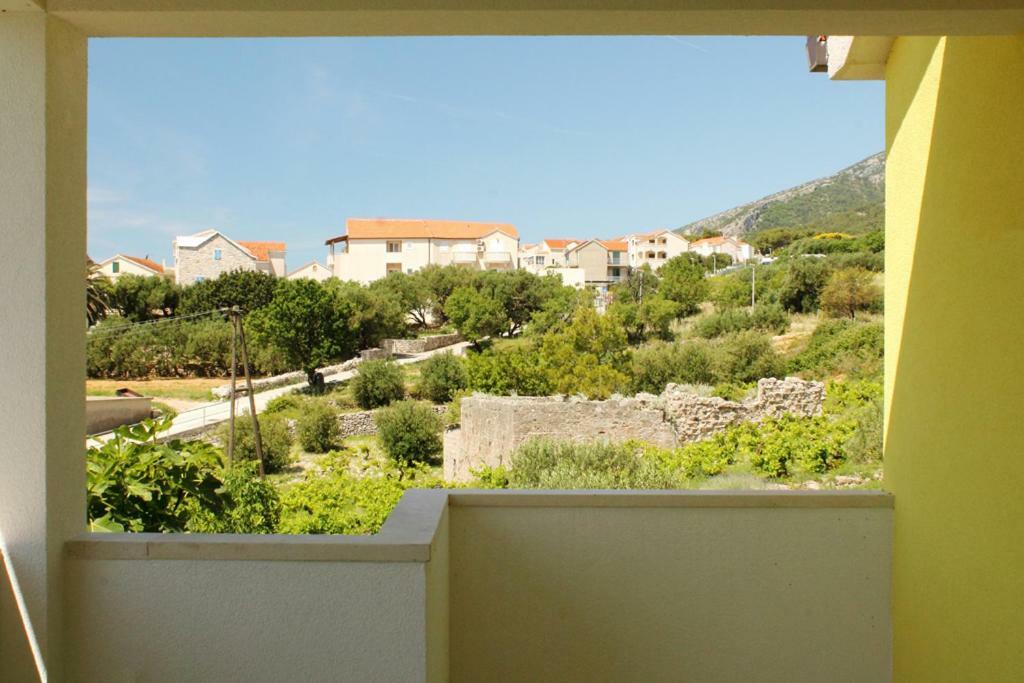 Apartments Nejasmic - Little House For Peaceful And Domestic Vacation Bol Exterior foto